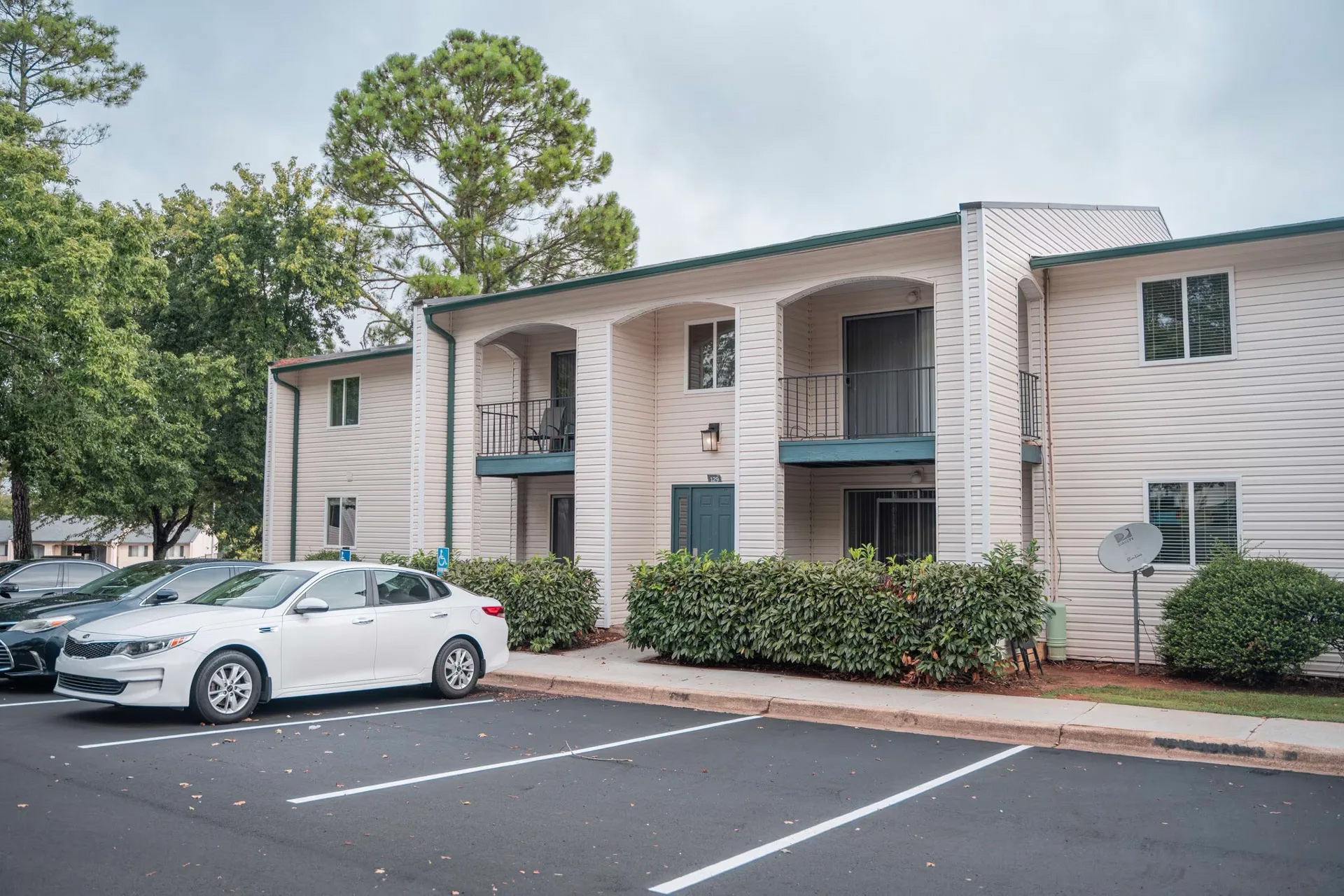 exterior view at Century Plaza, located in Greenville, SC